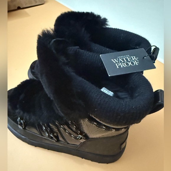 UGG HIGHLAND WATERPROOF BLACK BOOTS - Picture 5 of 5